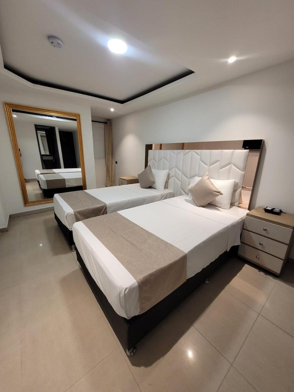 Hotel Med 33 Μεντεγίν Εξωτερικό φωτογραφία